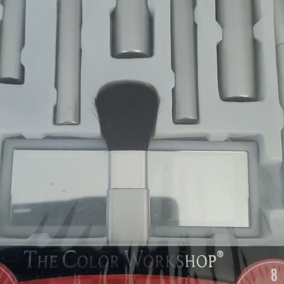 "The Color Workshop" 8 Professional Makeup Brushes + Mirror and Case- NWOT - Picture 6 of 8